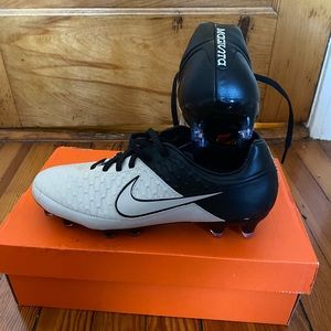 Nike Magistra Soccer Cleats - New, Never Worn - Men’s 8